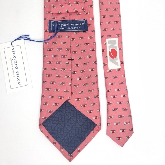 NWT Vineyard Vines Martha's Vineyard Silk Tie - Picture 5 of 11